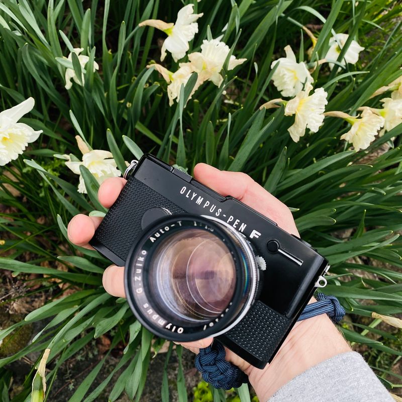 Olympus Pen Ft: International Camera Museum : Blue Moon 